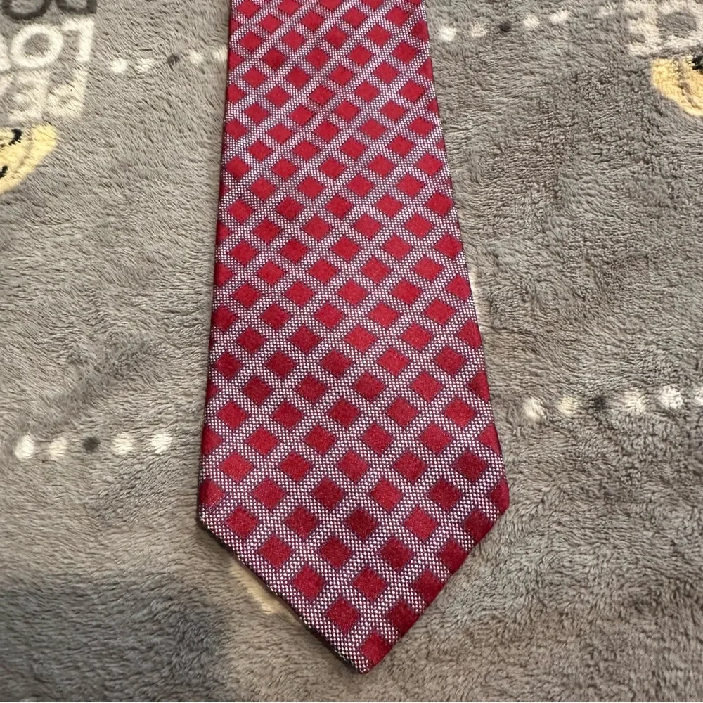 Tommy Hilfiger 100% Silk Printed Tie Diamond Pattern